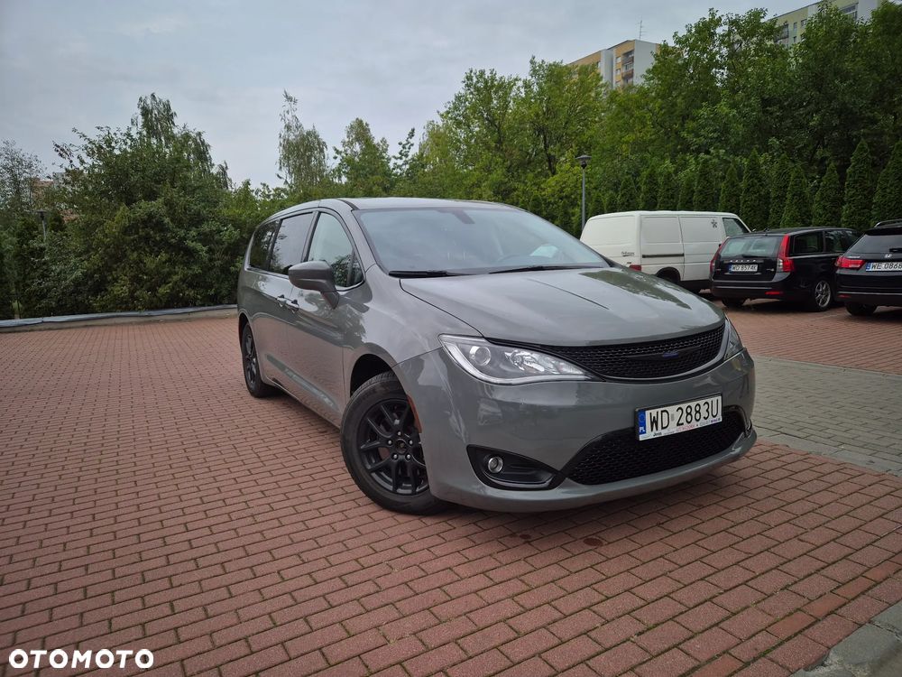 Chrysler Pacifica - 4