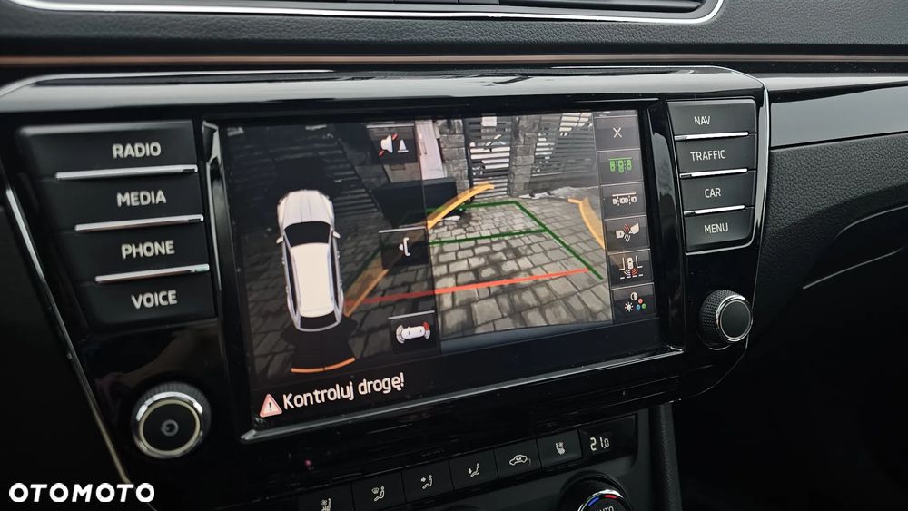 Skoda Superb 2.0 TDI L&K DSG - 19