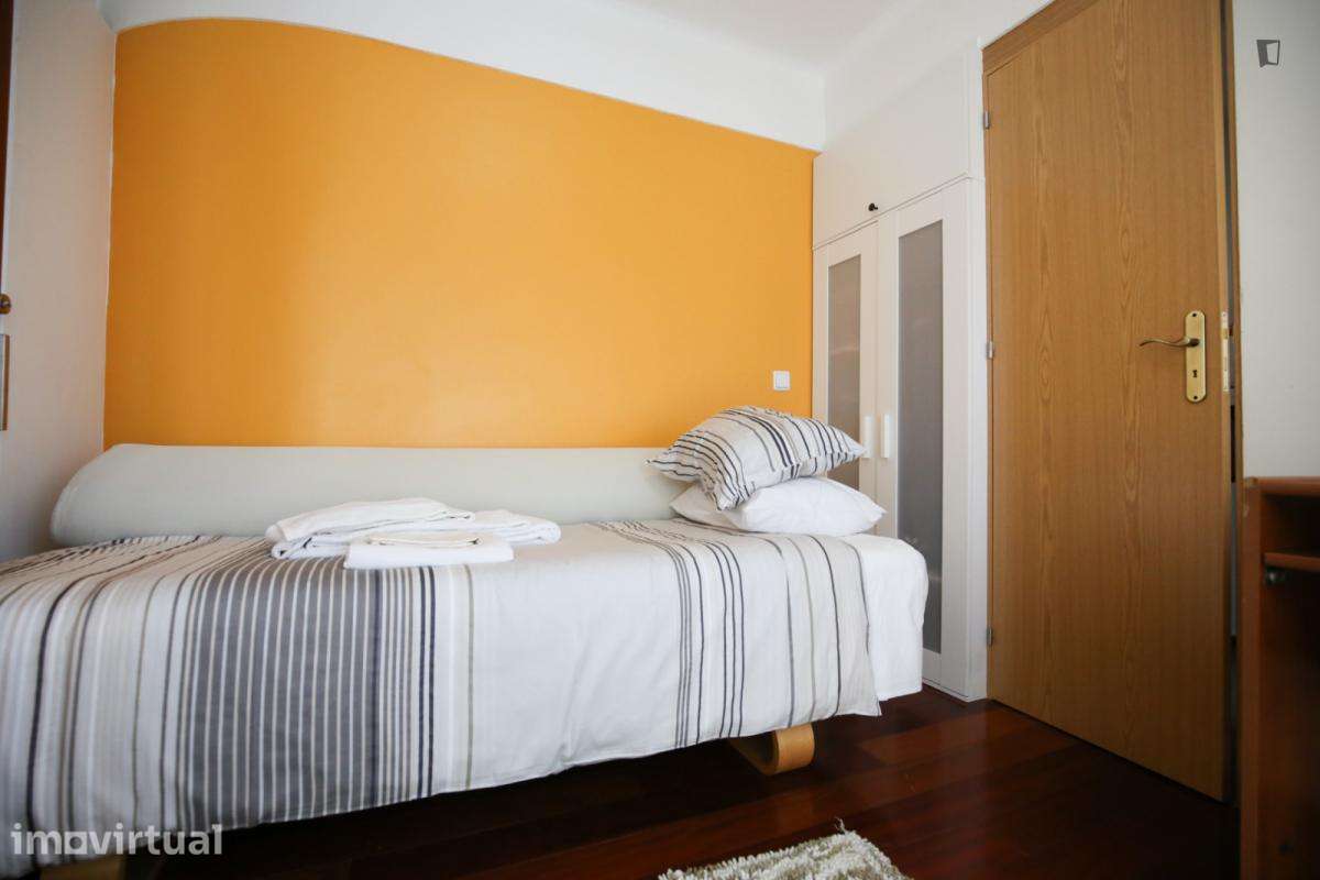 Quarto - localizado em Carnide Lisbon - Grande imagem: 5/25