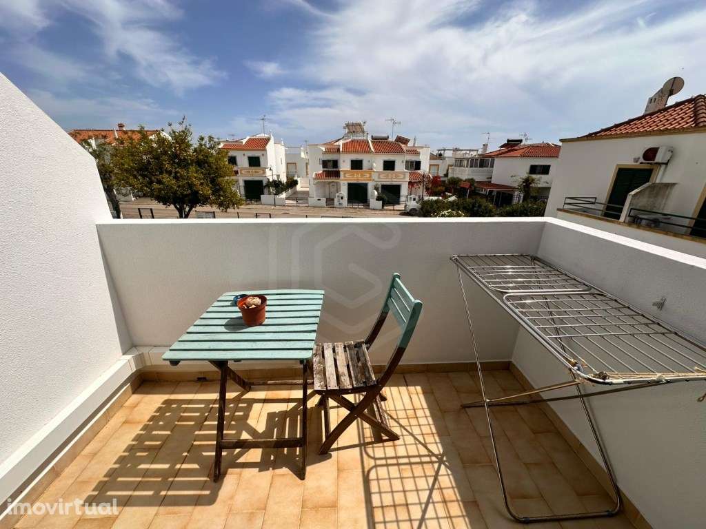 Moradia T2 com garagem a 100m da praia da Lota na Manta Rota, Algarve - Grande imagem: 2/20