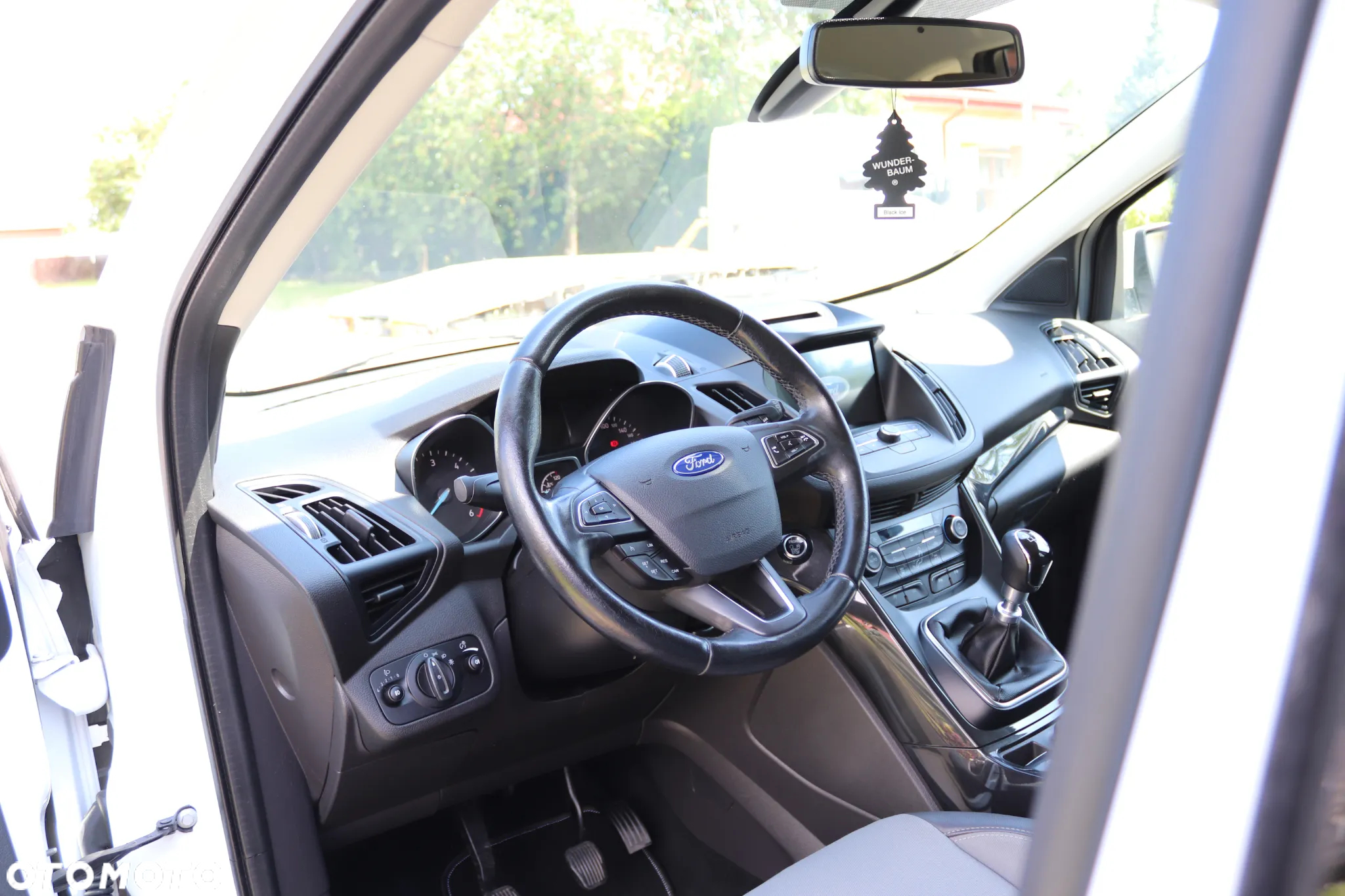 Ford Kuga 2.0 TDCi 2x4 Business Edition - 36