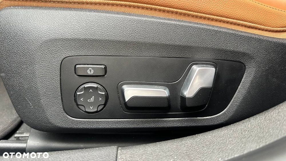 BMW Seria 3 330i xDrive Luxury Line sport - 16