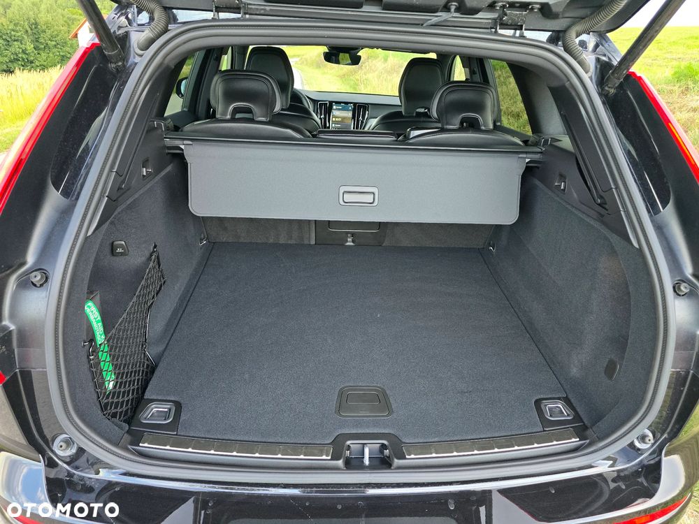 Volvo XC 60 B5 B AWD Plus Dark - 34