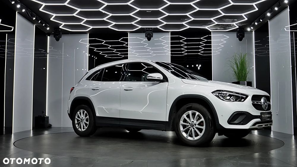 Mercedes-Benz GLA 200 - 13