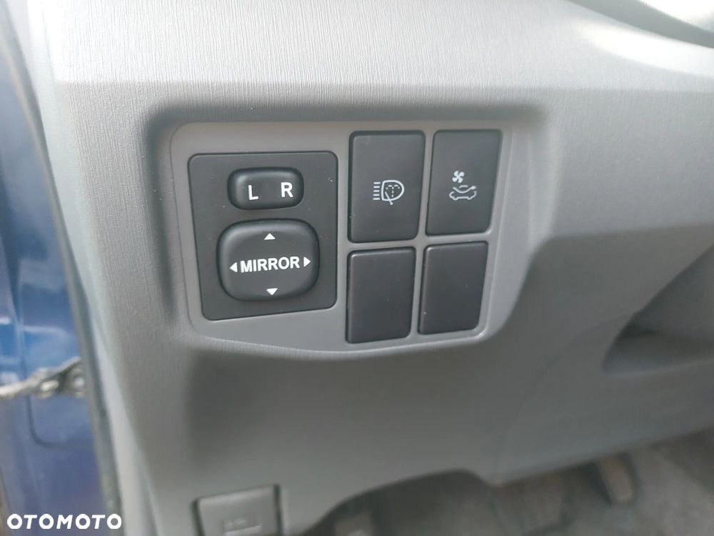 Toyota Prius (Hybrid) Comfort - 12