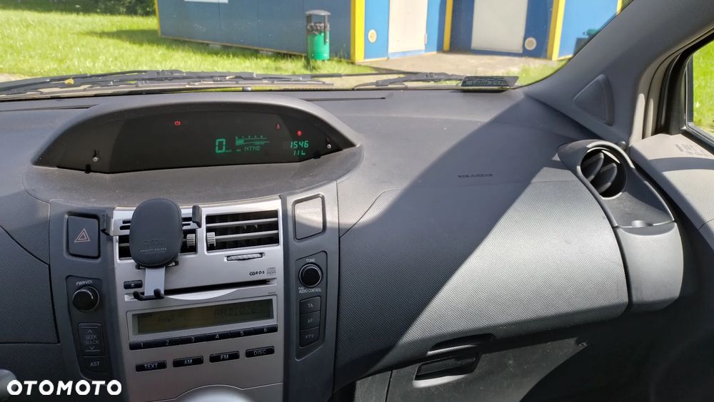 Toyota Yaris 1.3 Terra Gold - 2