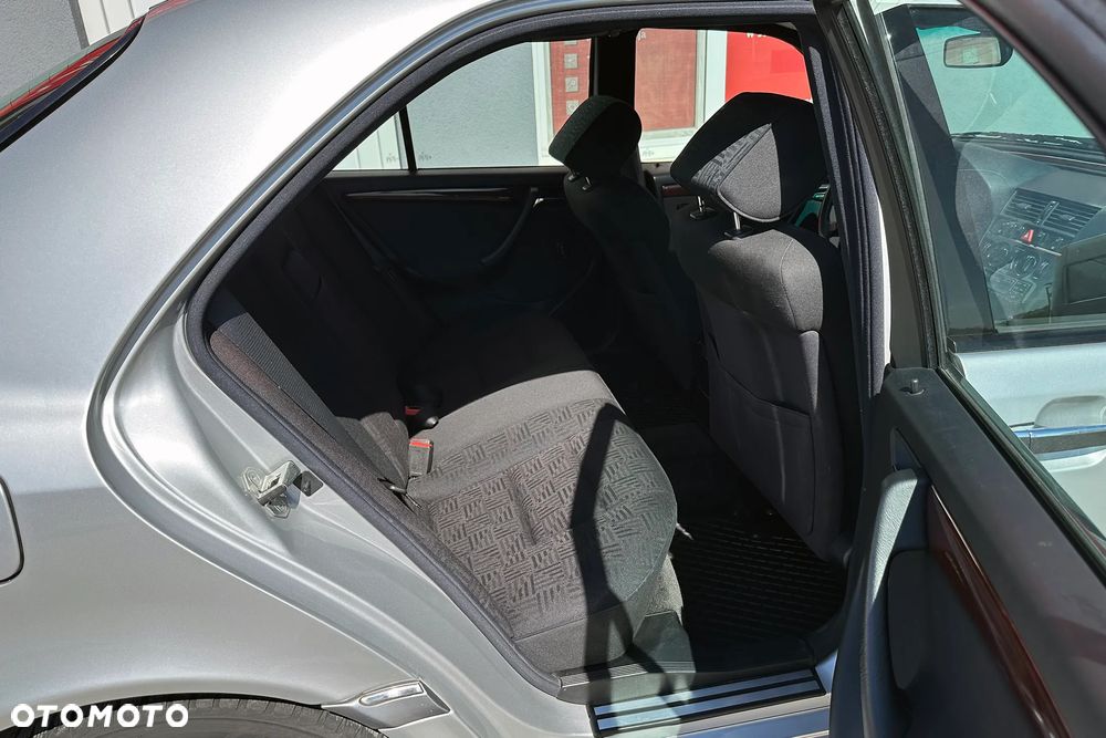 Mercedes-Benz Klasa C - 32