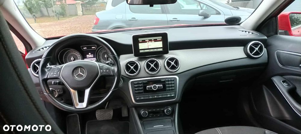 Mercedes-Benz GLA 250 4Matic 7G-DCT StreetStyle - 16