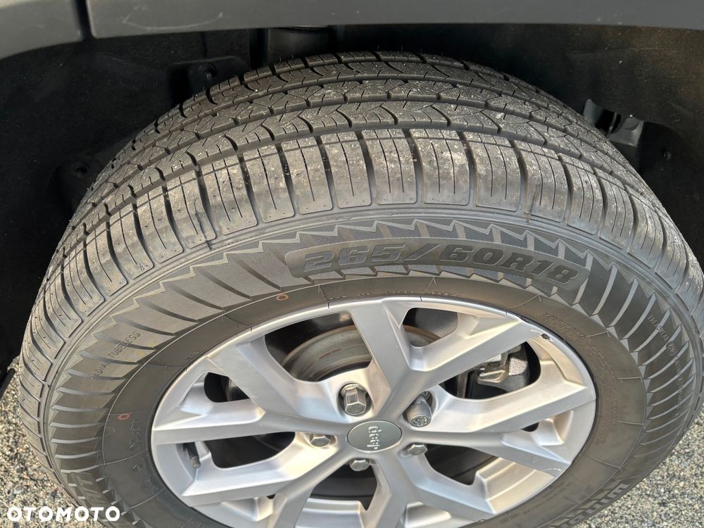 Jeep Grand Cherokee - 17