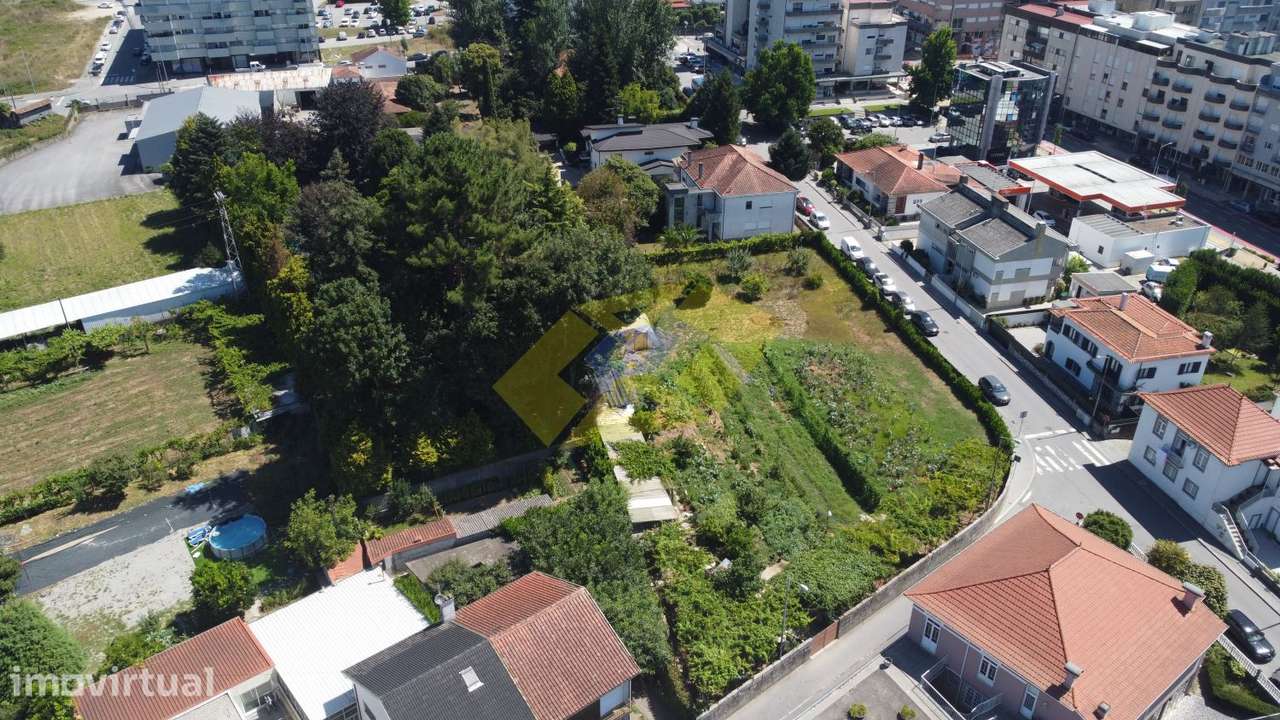 Terreno em Felgueiras (Centro da Cidade) - Grande imagem: 2/8