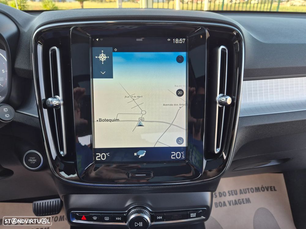 Volvo XC 40 2.0 D4 Momentum Plus AWD - 32