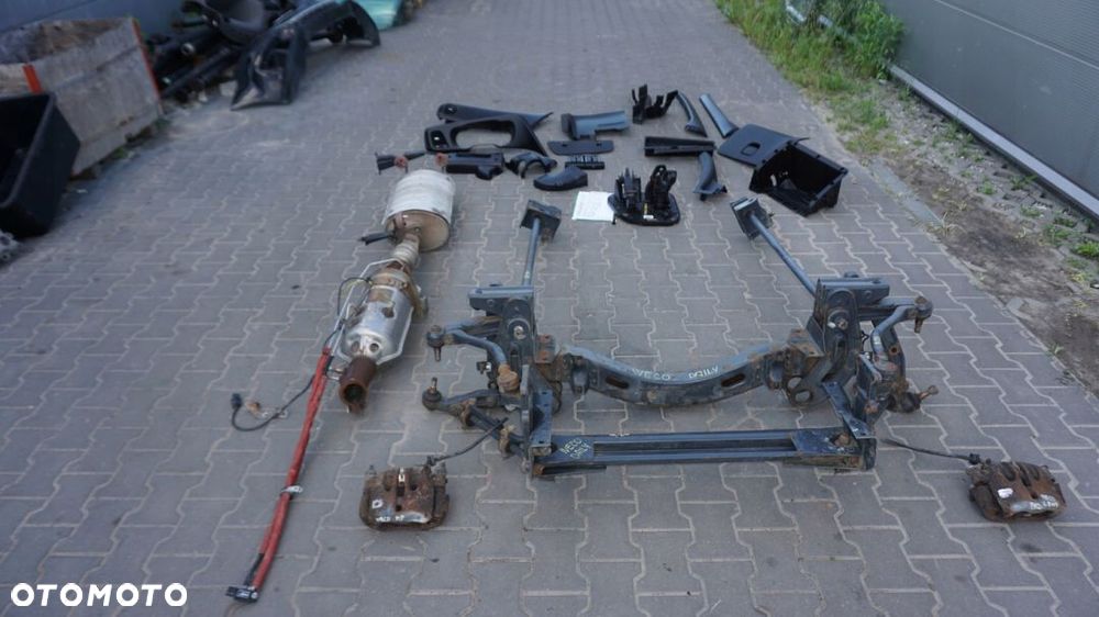 RAMKA OBUDOWA LICZNIKA IVECO DAILY 2011- - 1
