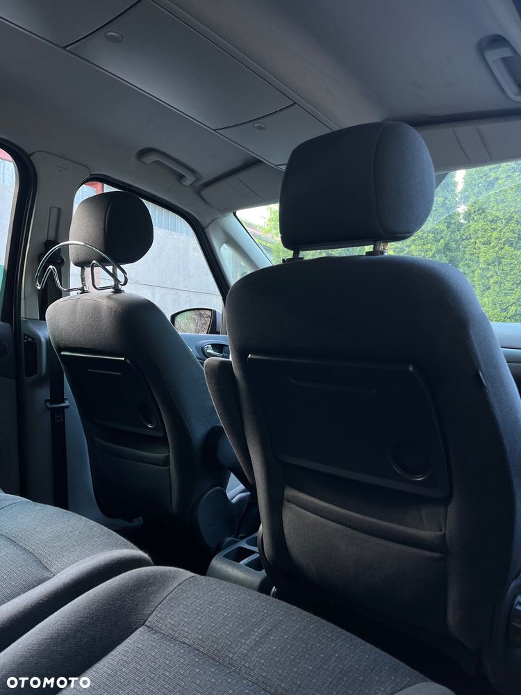 Ford Galaxy - 8