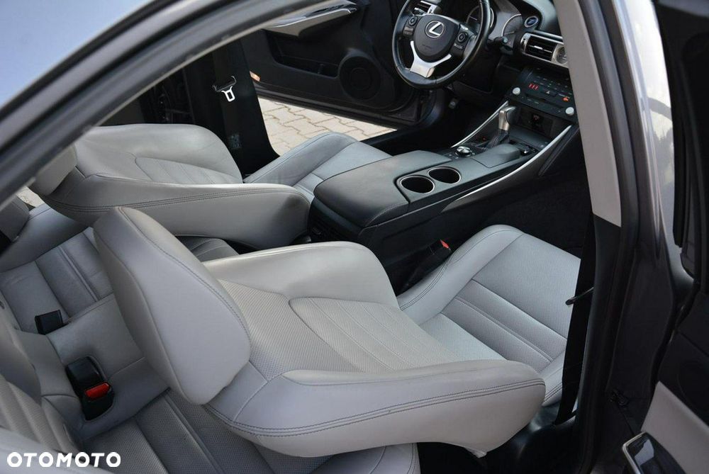 Lexus IS Luxury Line - 18