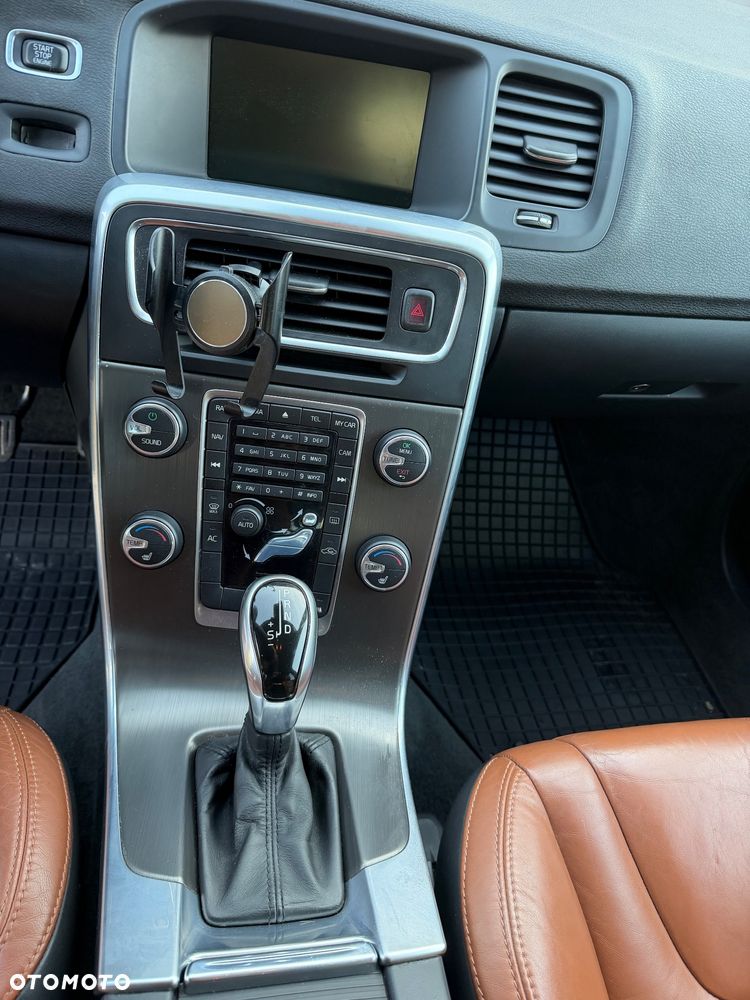 Volvo V60 D4 Geartronic Momentum - 12