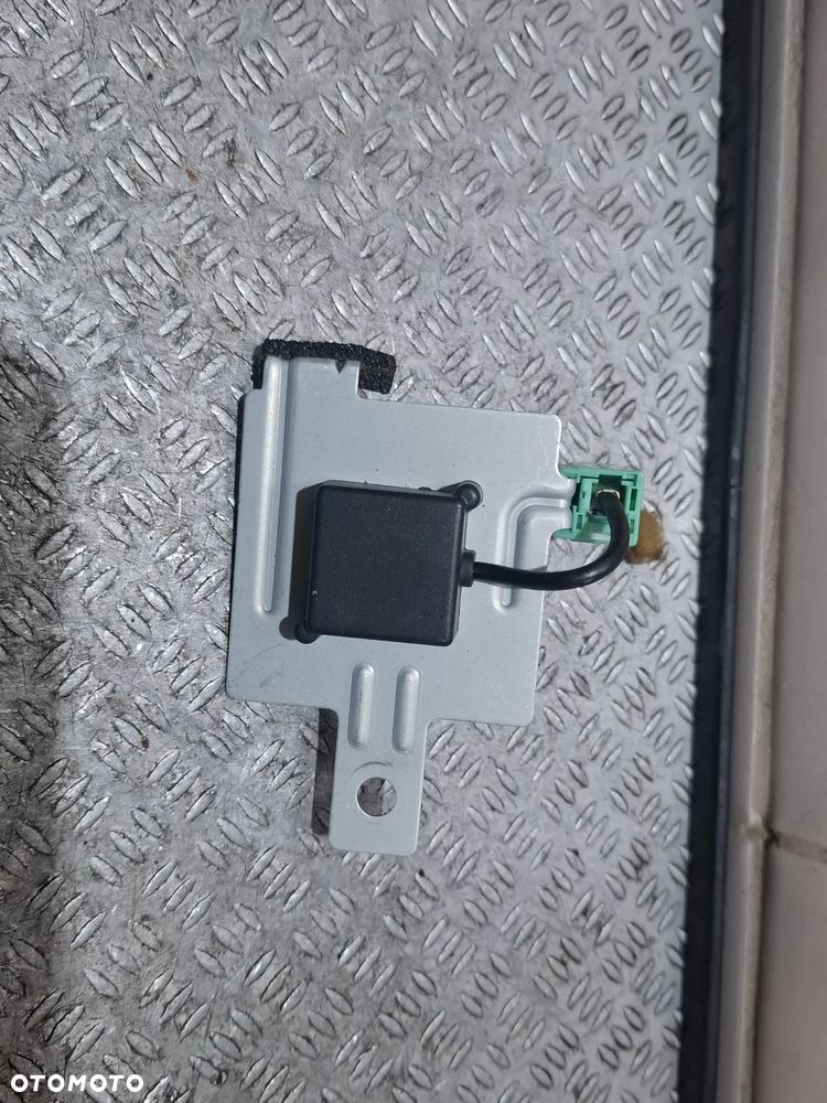 Antena GPS Mazda 3 2014 rok BHP166DY0A - 1