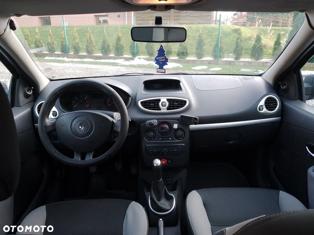 Renault Clio - 10