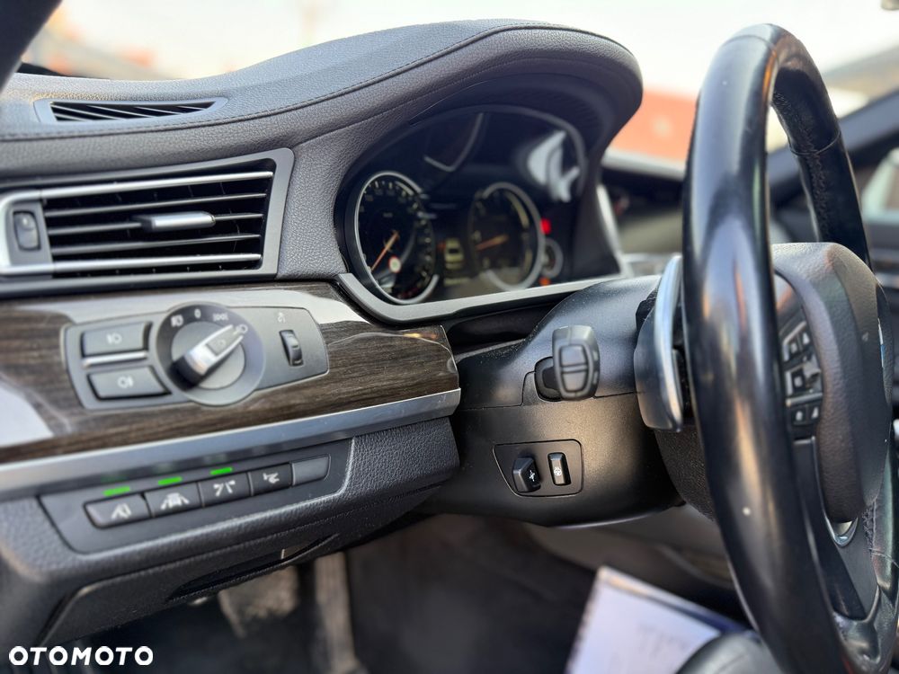 BMW Seria 7 - 12