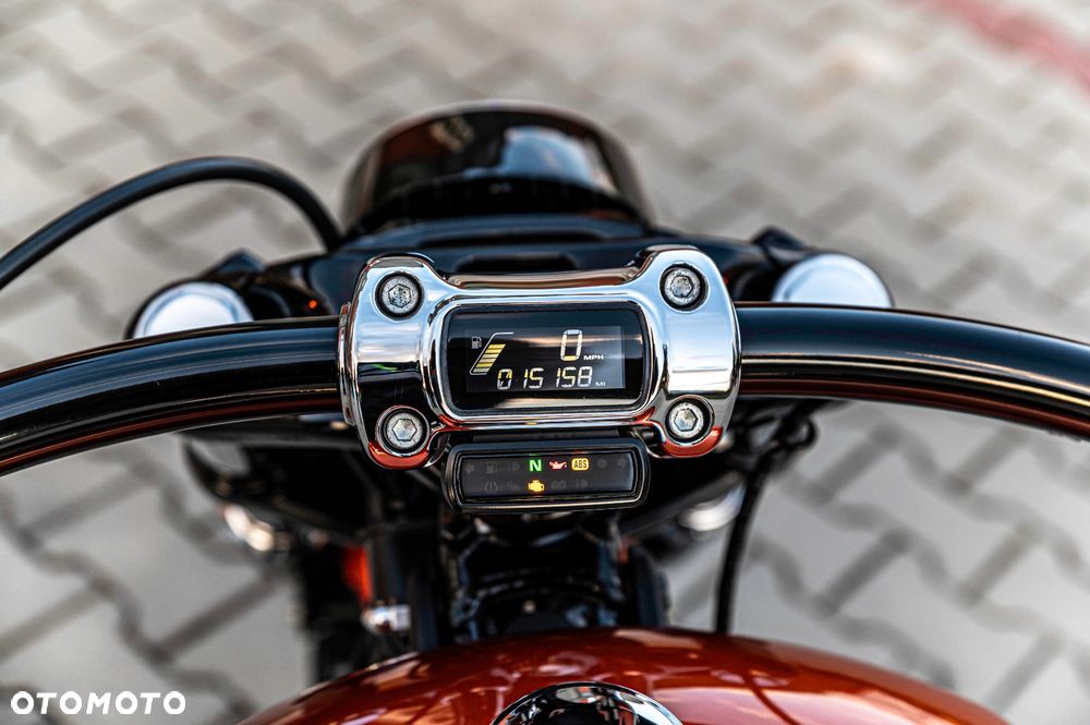 Harley-Davidson Softail Breakout - 16
