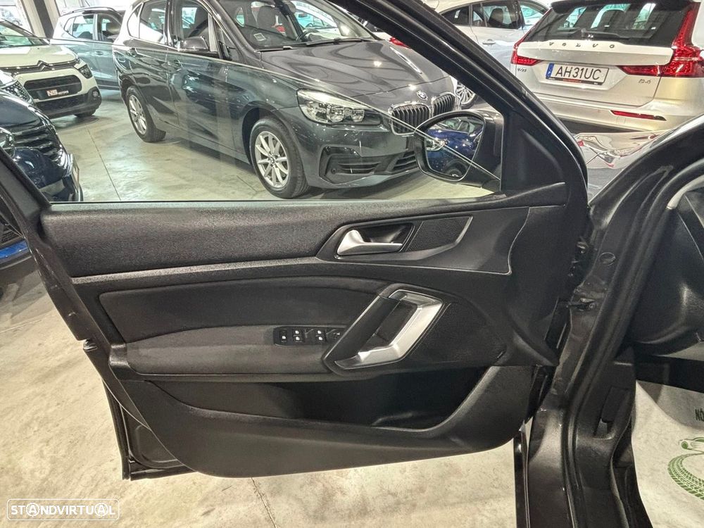 Peugeot 308 1.2 PureTech Business Line - 16