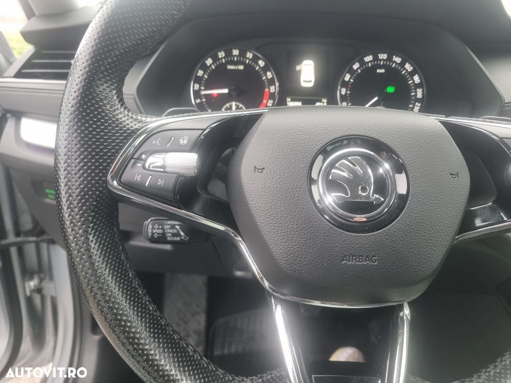 Skoda Octavia Combi Diesel 2.0 TDI DSG Ambition - 6