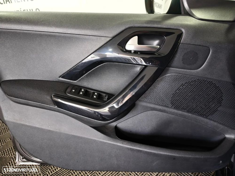Peugeot 2008 1.2 PureTech Signature - 18