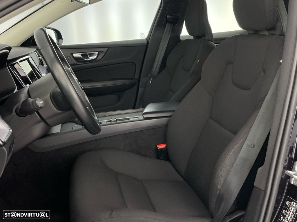 Volvo V60 2.0 B4 Momentum Core - 19