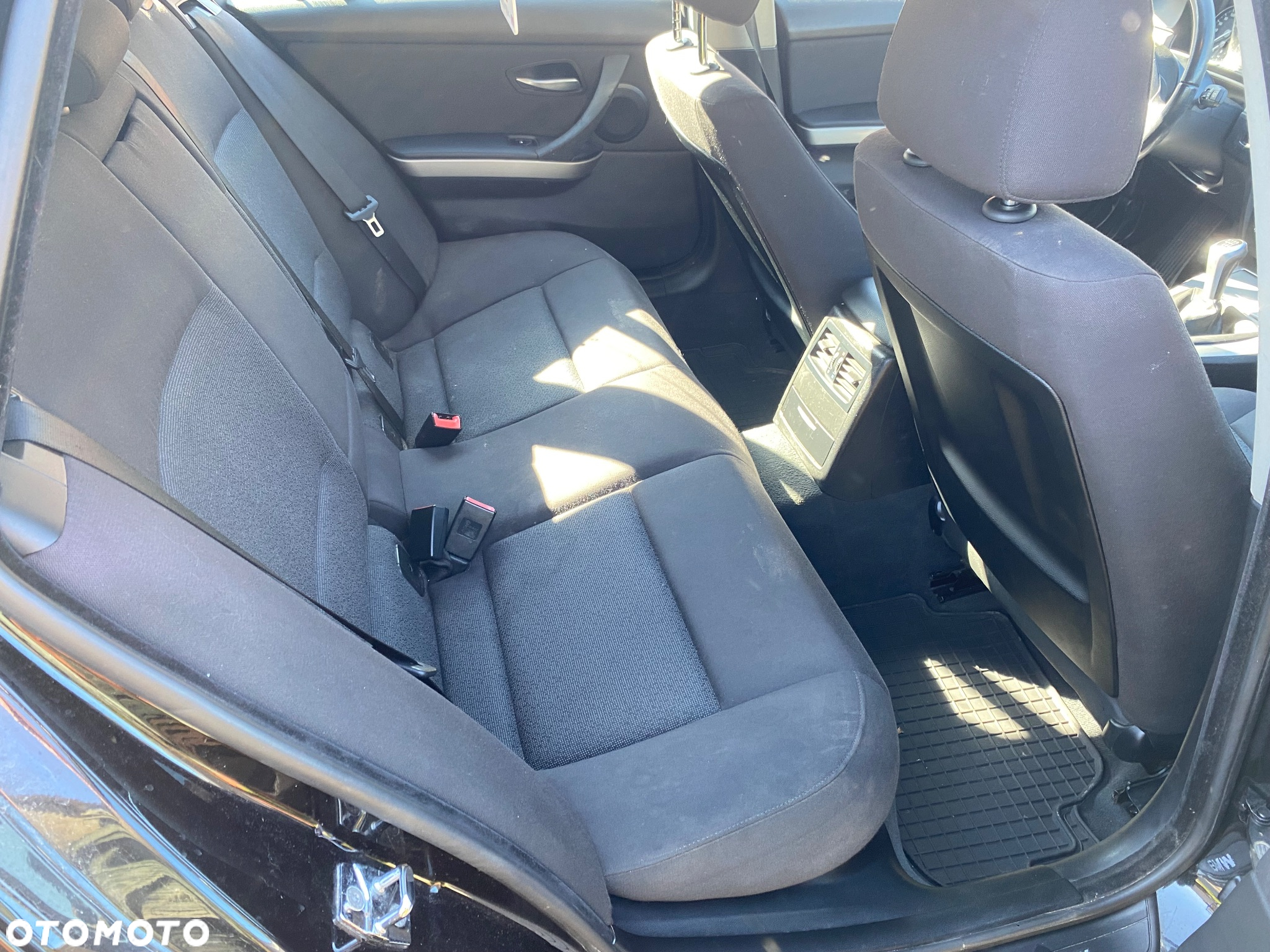 BMW Seria 3 318i Touring - 11
