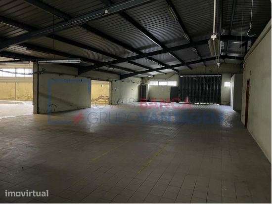 Armazém Industrial com Logradouro de Grande Dimensão no Centro de L... - Grande imagem: 5/14