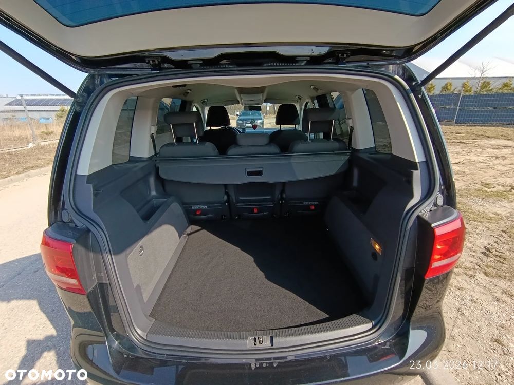 Volkswagen Touran - 10