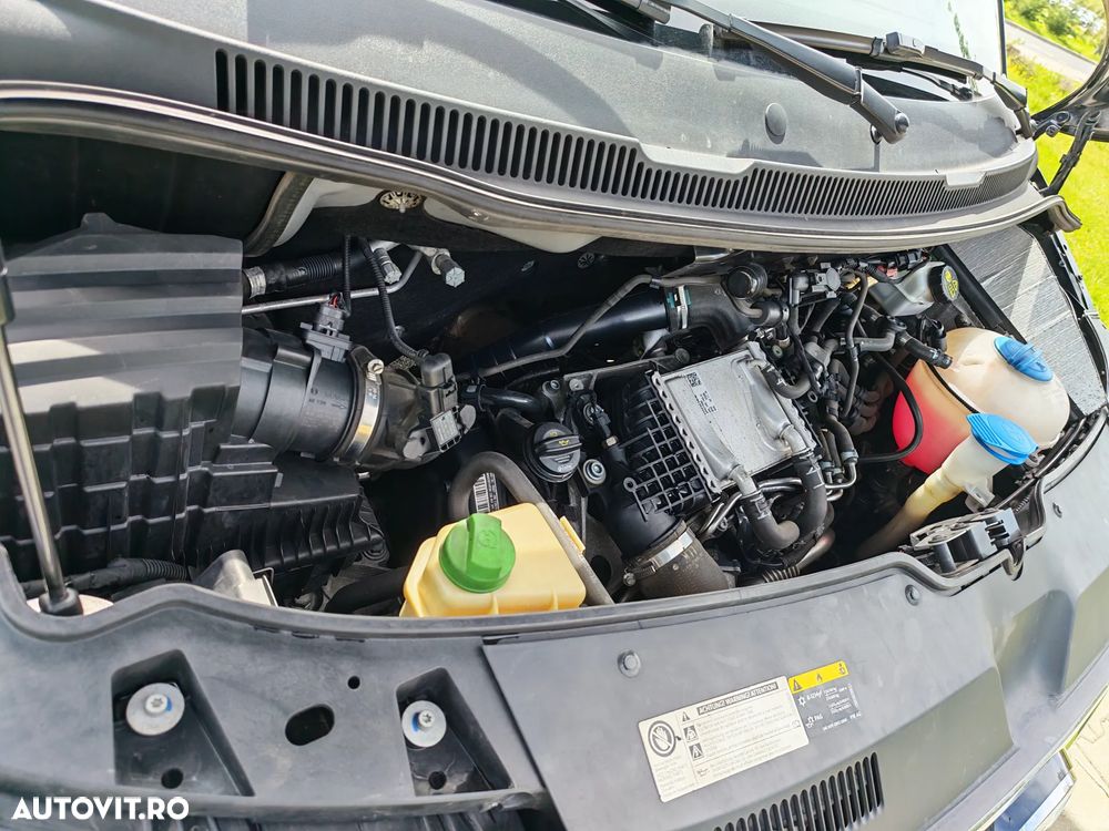 Volkswagen Caravelle - 8