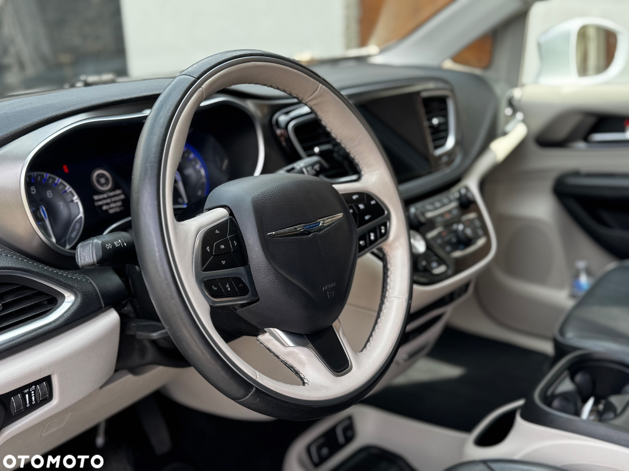 Chrysler Pacifica - 15