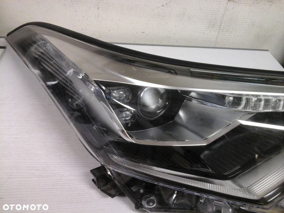 REFLEKTOR TOYOTA C-HR 81110-F4071-00 PRAWY - 4