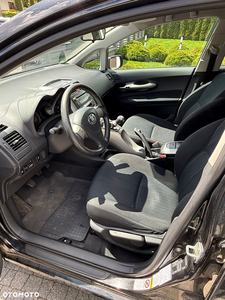 Toyota Auris - 11