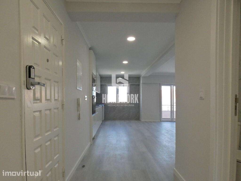 T4 Totalmente Remodelado com Open Space, Varanda e Lareira | Amora, Se - Grande imagem: 4/31