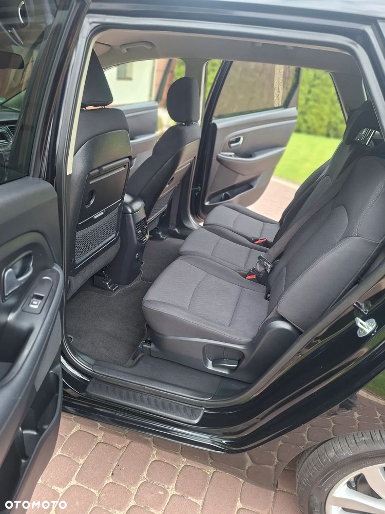 Kia Carens 1.6 GDI Dream Team Edition - 14