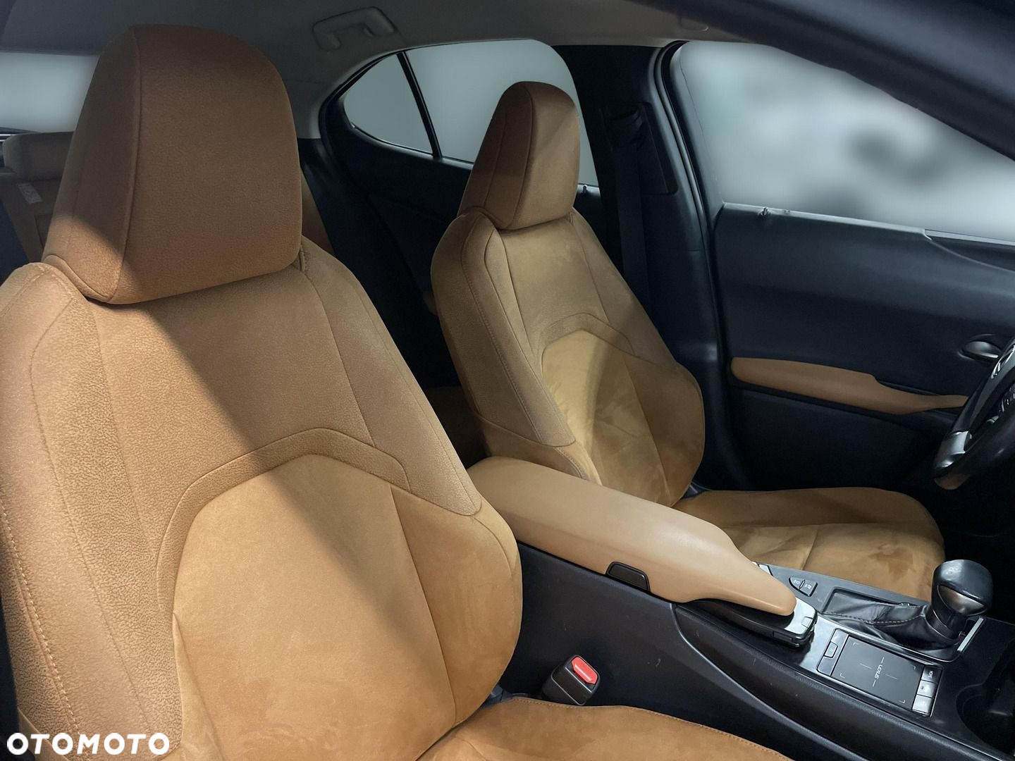 Lexus UX - 12