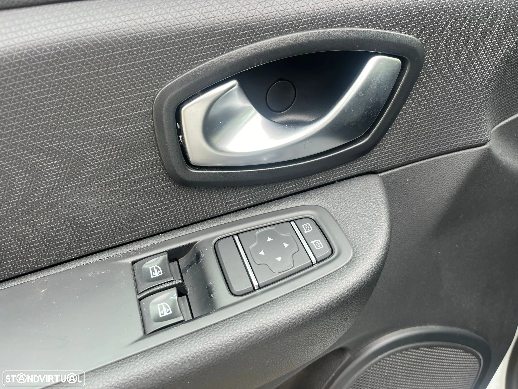 Renault CLIO 1.5 dCI 75cv - ZEN - AC - IVA DEDUTÍVEL - 18