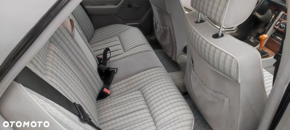 Mercedes-Benz W124 (1984-1993) - 14