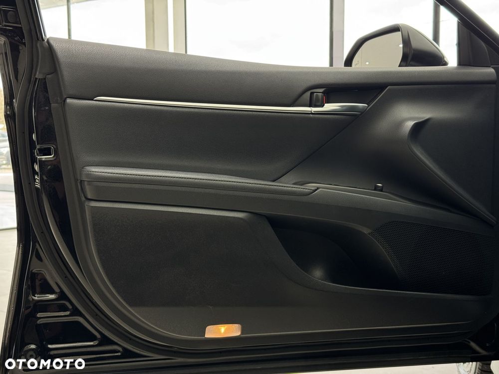 Toyota Camry - 12