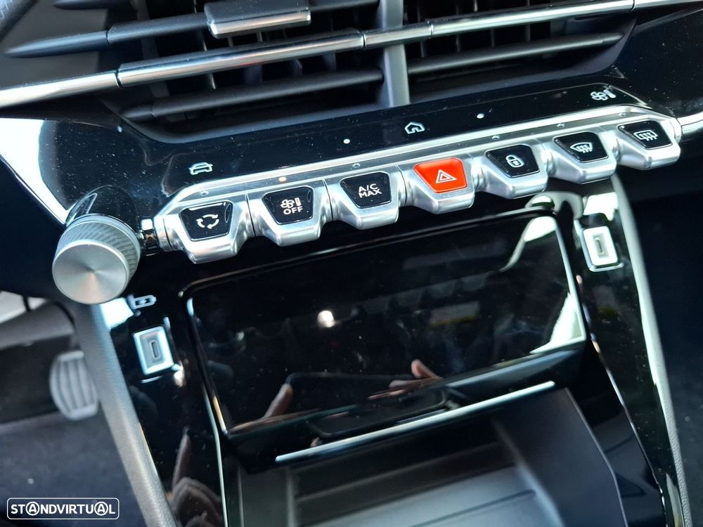 Peugeot 2008 1.2 PureTech Allure - 17