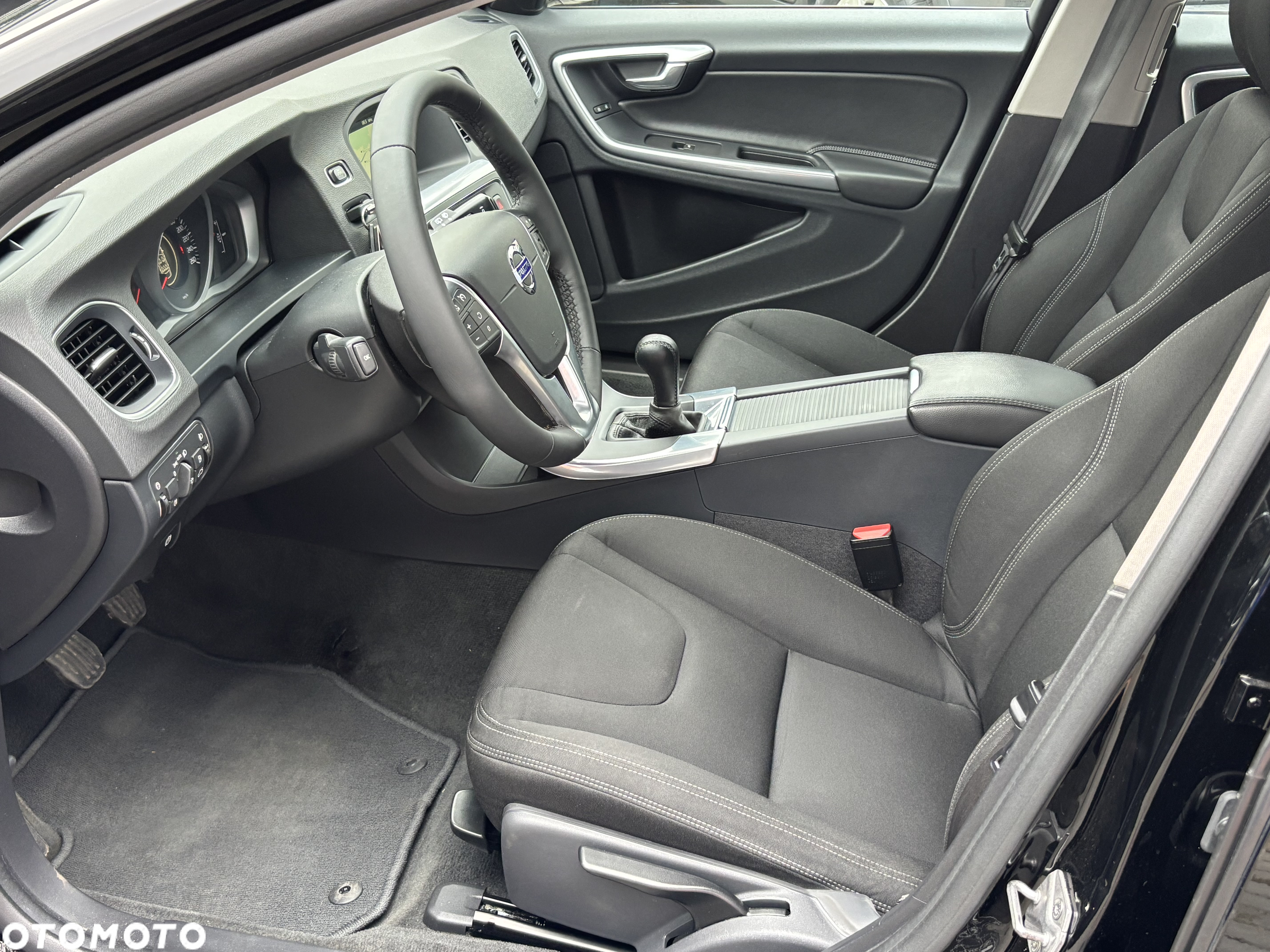Volvo V60 Cross Country D3 Momentum - 25