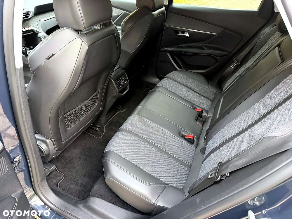 Peugeot 3008 PureTech 130 Stop & Start GPF Allure Business-Paket - 30