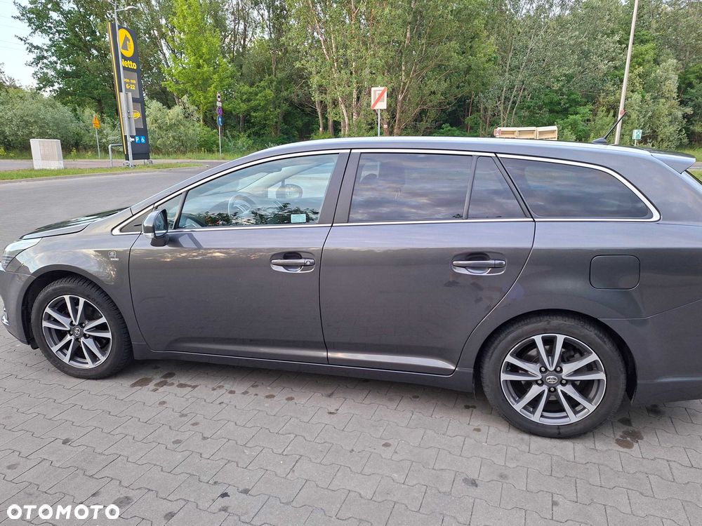 Toyota Avensis - 2