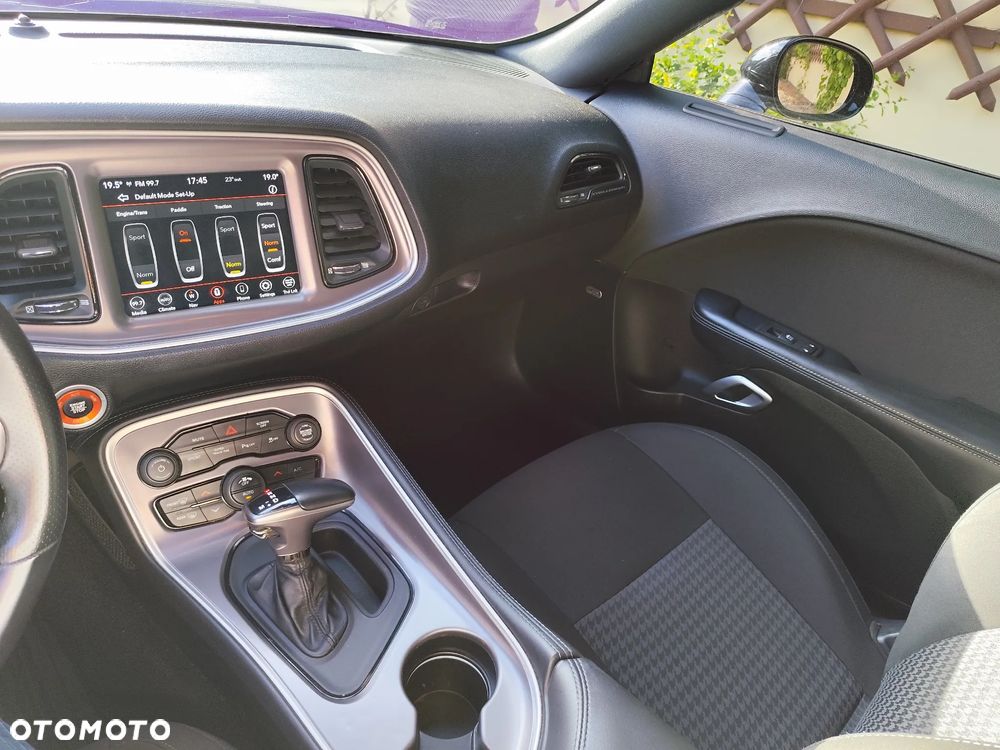 Dodge Challenger 5.7 R/T - 32