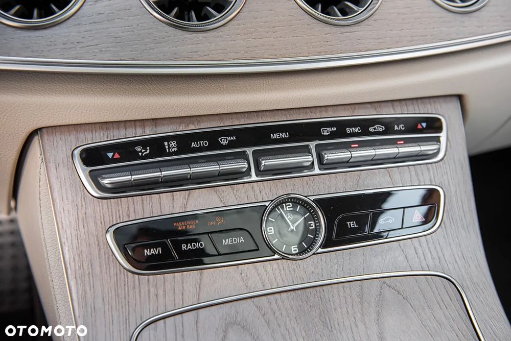 Mercedes-Benz Klasa E 300 9G-TRONIC AMG Line - 31