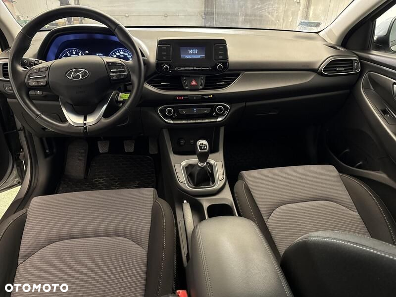 Hyundai i30 1.5 DPI Classic + - 21