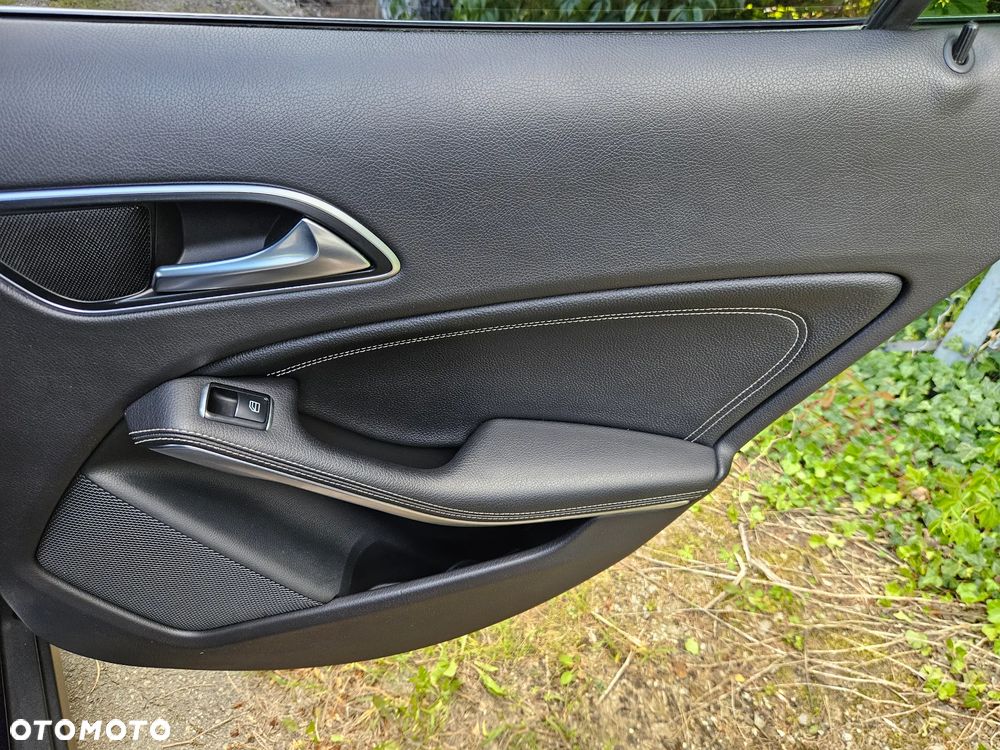 Mercedes-Benz GLA 250 7G-DCT Activity Edition - 34