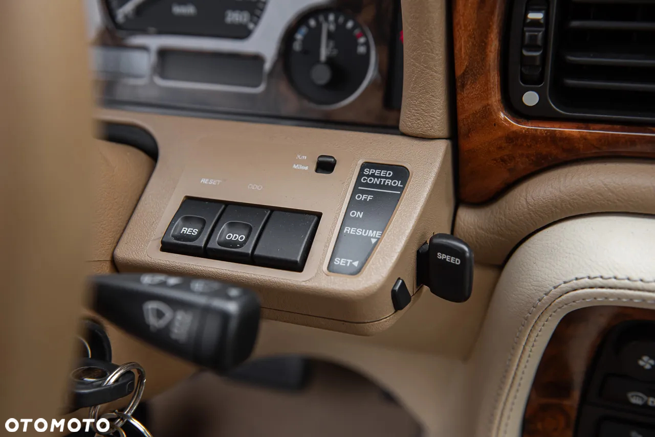 Jaguar XJ - 24