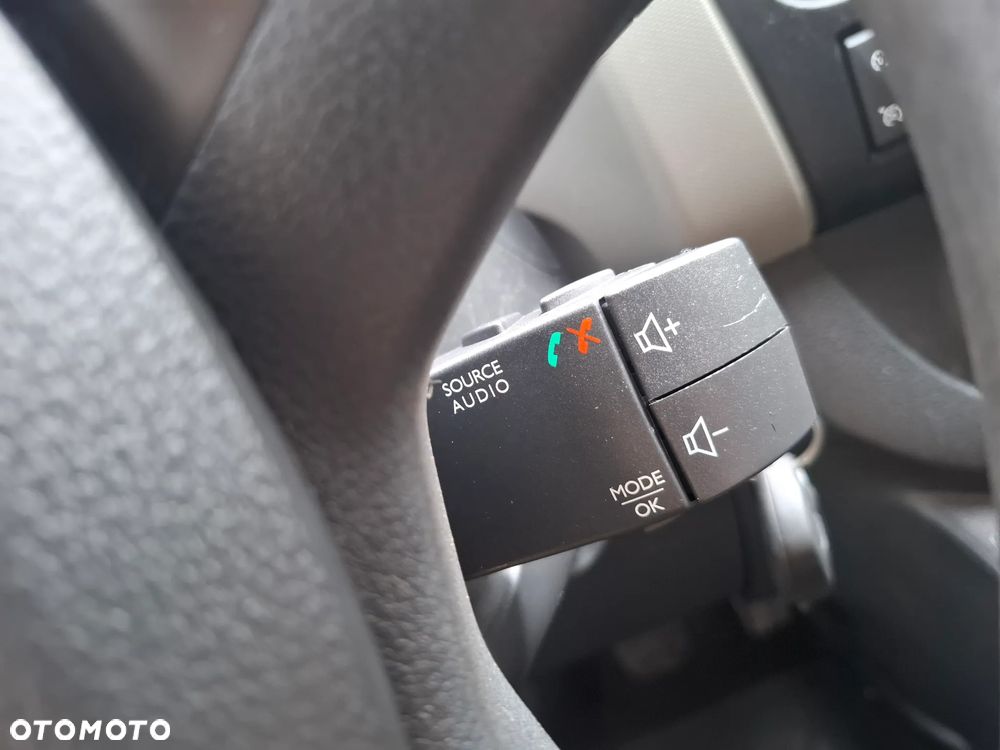 Renault TRAFIC VAT-1*KLIMATYZACJA*PEŁEN BLASZAK ! 3-OSOBOWY BEZ Ad Blue - 13